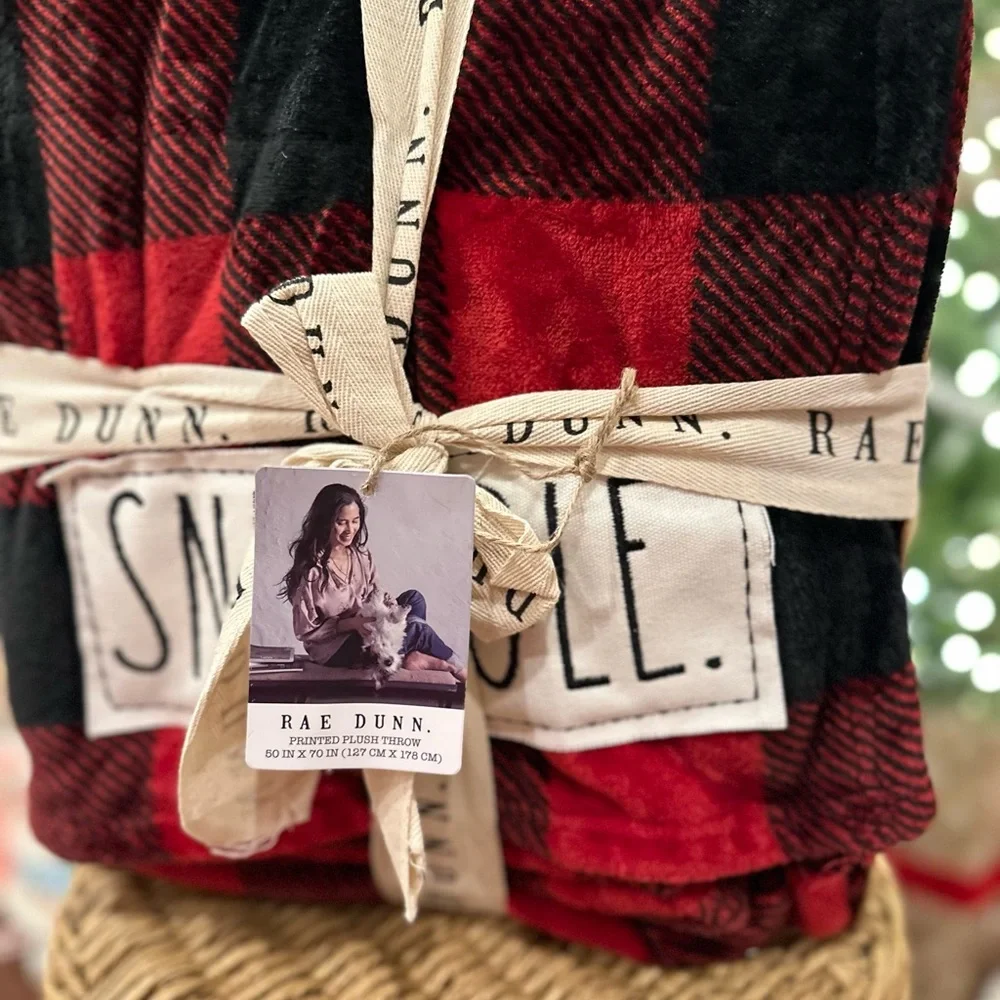 Rae Dunn Buffalo plaid blanket SNUGGLE boxed gift throw - Picture 10 of 11